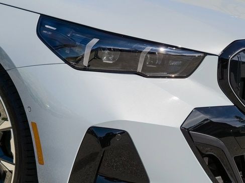 New 2026 BMW i5 eDrive40 w/ M Sport Package image 5