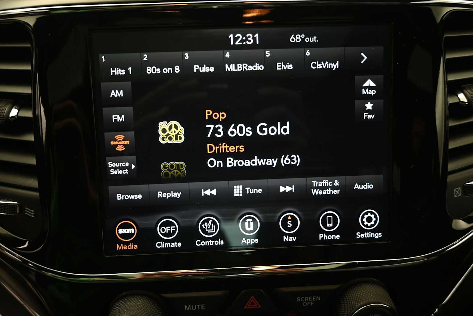 Used 2021 Jeep Grand Cherokee Limited w/ Trailer Tow Group IV AWD/4WD image 15