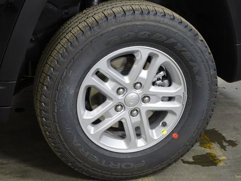 New 2025 Jeep Grand Cherokee Laredo image 42