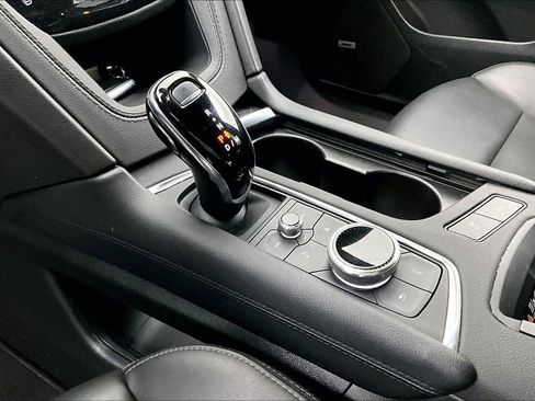 Used 2025 Cadillac XT6 Premium Luxury image 18