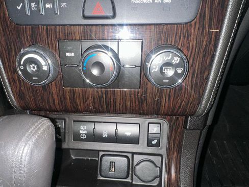 Used 2017 Chevrolet Traverse LT w/ Style and Technology Package FWD image 14