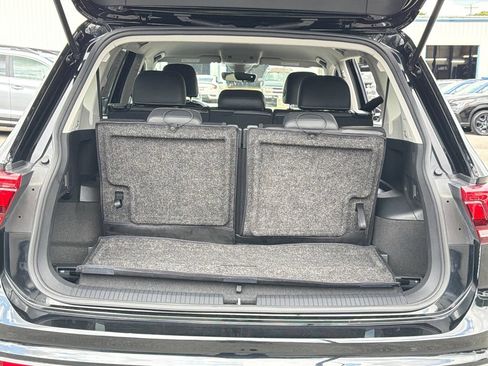 Certified 2023 Volkswagen Tiguan SE FWD image 28