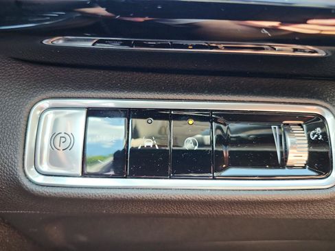 Used 2024 Buick Envision Avenir AWD/4WD image 22