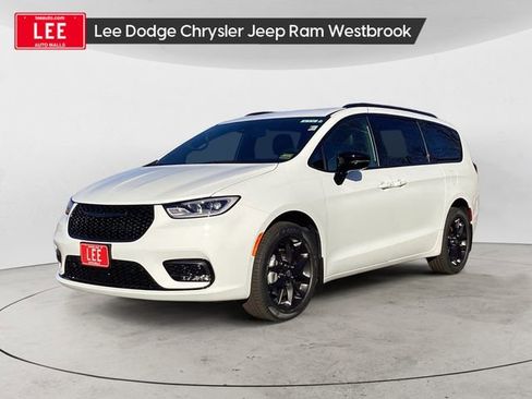 New 2026 Chrysler Pacifica Select w/ S Appearance Package image 1