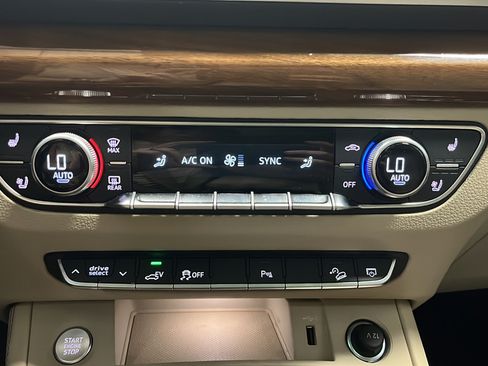 Used 2024 Audi Q5 e Premium Plus w/ Premium Plus Package AWD/4WD image 18