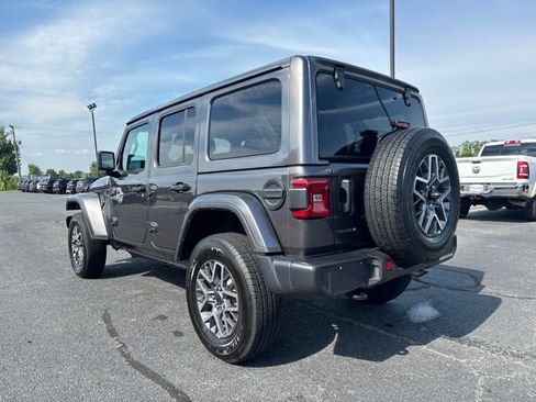 Used 2025 Jeep Wrangler Unlimited Sahara AWD/4WD image 11