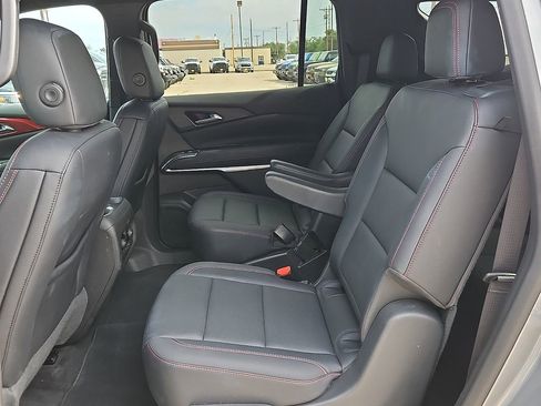 Used 2025 Chevrolet Traverse Z71 AWD/4WD image 11