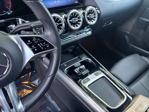 Used 2025 Mercedes-Benz GLA 250 4MATIC image 42