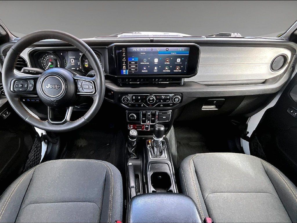 Used 2024 Jeep Wrangler Unlimited AWD/4WD image 21