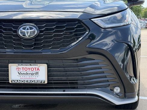 Used 2023 Toyota Highlander XSE FWD image 9