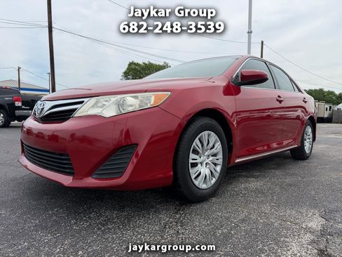Used 2012 Toyota Camry LE FWD image 1