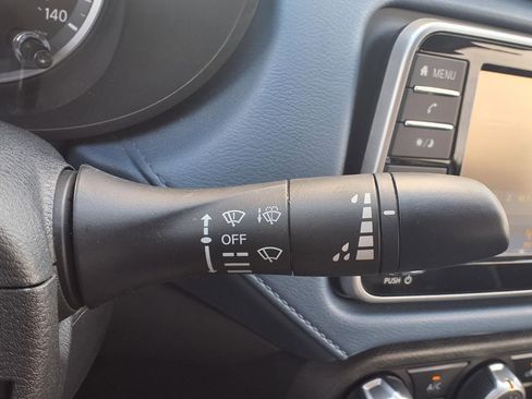 Used 2025 Nissan Versa SV image 16