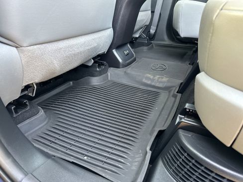 Used 2020 Toyota Highlander XLE image 22