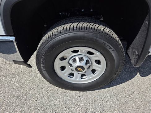 Used 2025 Chevrolet Silverado 2500 W/T RWD image 17