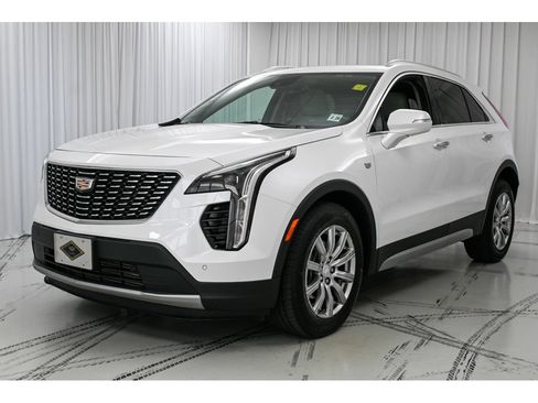 Certified 2023 Cadillac XT4 Premium Luxury w/ Cold Weather Package FWD image 4