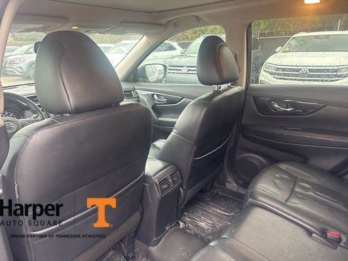 Used 2019 Nissan Rogue SL w/ Premium Package image 11