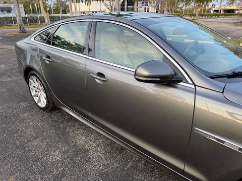 Used 2017 Jaguar XJ R-Sport image 23
