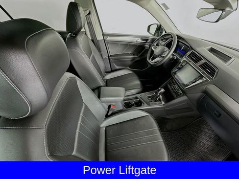 Used 2024 Volkswagen Tiguan SE w/ Panoramic Sunroof Package image 30