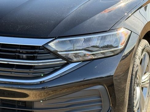 Used 2024 Volkswagen Jetta SE image 11