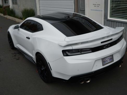 Used 2018 Chevrolet Camaro ZL1 image 18