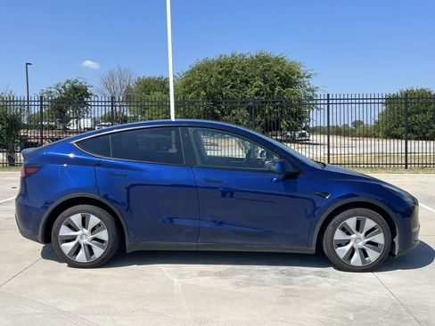 Used 2023 Tesla Model Y Long Range AWD/4WD image 3