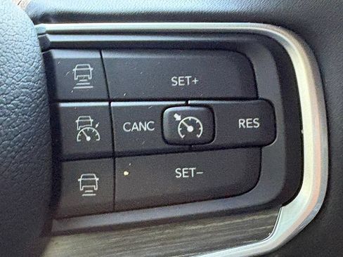 Used 2023 Jeep Wagoneer Series III w/ Convenience Group I AWD/4WD image 19