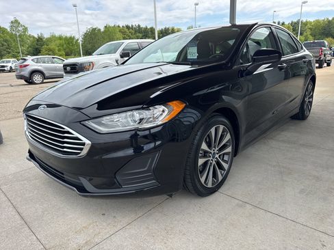 Used 2020 Ford Fusion SE AWD/4WD image 3