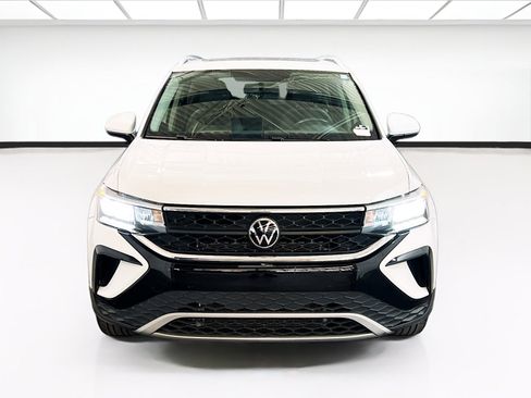 Used 2022 Volkswagen Taos SE image 2