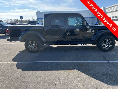 Used 2022 Jeep Gladiator Sport image 6