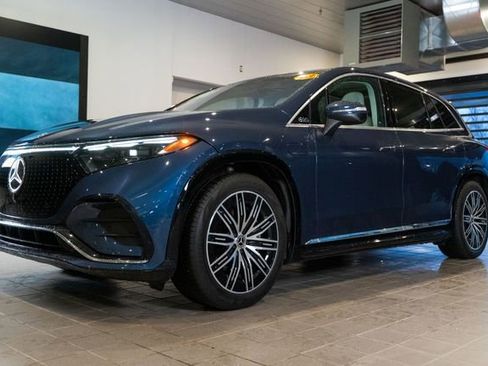 Certified 2023 Mercedes-Benz EQS 580 4MATIC SUV image 3