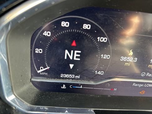 Used 2025 GMC Sierra 1500 SLT image 14