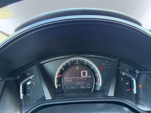 Used 2019 Honda CR-V LX image 5