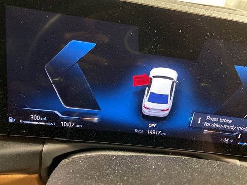 Used 2023 BMW 330i xDrive Sedan w/ Premium Package image 7