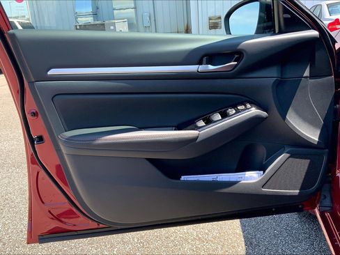 New 2025 Nissan Altima 2.5 SR w/ SR Premium Package image 18