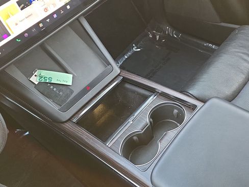 Used 2022 Tesla Model X image 25