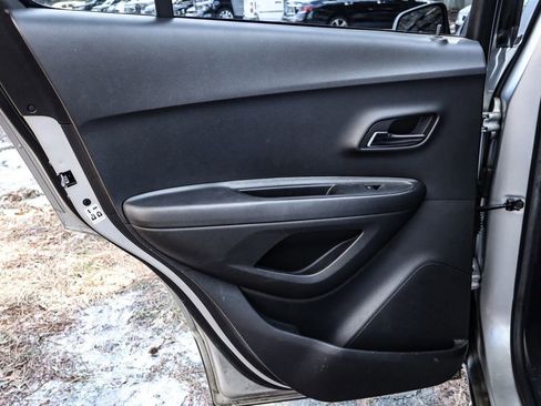 Used 2020 Chevrolet Trax LT w/ Sun & Sound Package image 39