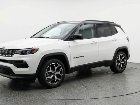 Used 2025 Jeep Compass Limited image 3