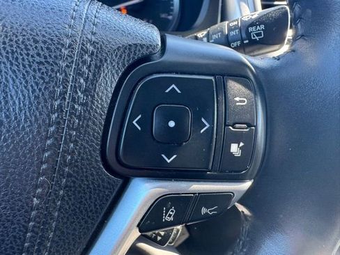 Used 2018 Toyota Highlander Limited image 21
