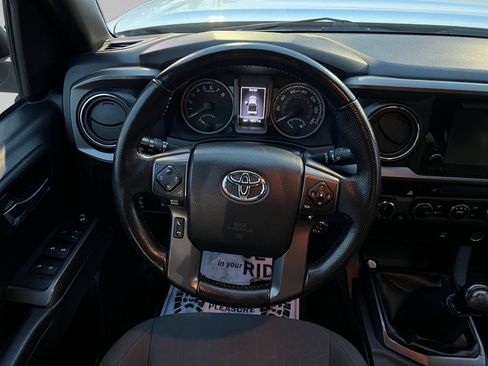 Used 2016 Toyota Tacoma TRD Sport image 25
