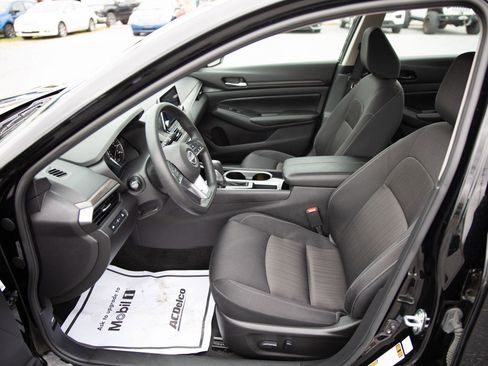 Used 2024 Nissan Altima 2.5 SV image 19