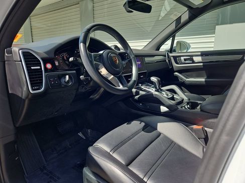 Certified 2023 Porsche Cayenne AWD/4WD image 4