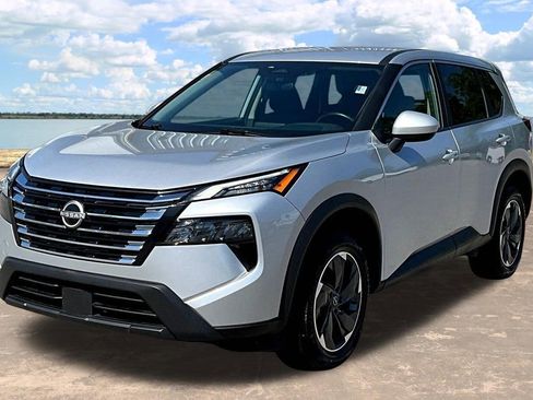 Used 2025 Nissan Rogue SV FWD image 4
