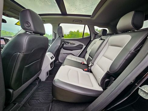 Used 2023 GMC Terrain SLT w/ Infotainment Package II AWD/4WD image 37