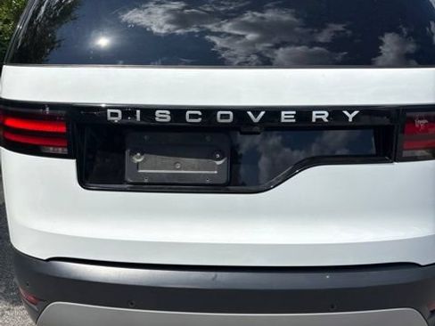Used 2025 Land Rover Discovery S AWD/4WD image 12
