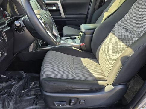 Used 2022 Toyota 4Runner SR5 AWD/4WD image 31