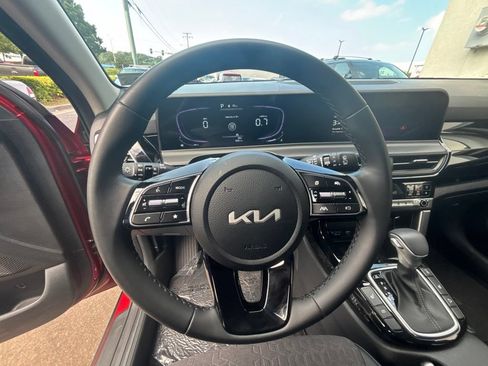Certified 2025 Kia Seltos S AWD/4WD image 14