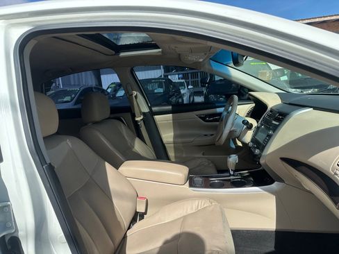 Used 2015 Nissan Altima 2.5 SL w/ Technology Package FWD image 11
