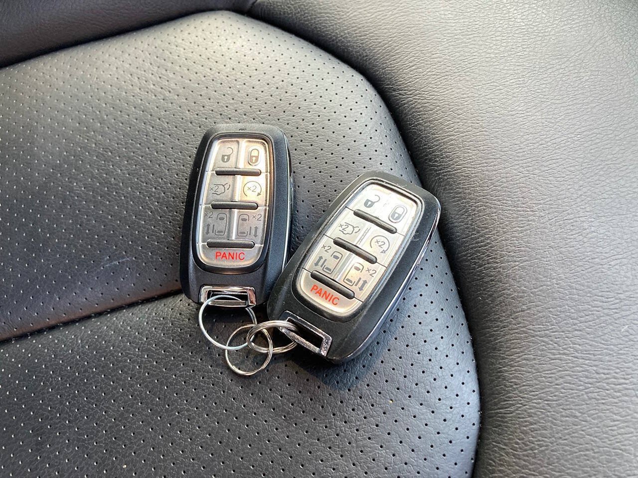 Used 2020 Chrysler Pacifica Touring-L FWD image 40