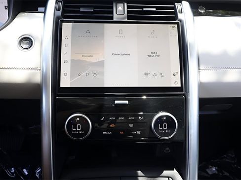 New 2025 Land Rover Discovery S image 23