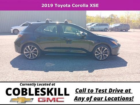 Used 2019 Toyota Corolla XSE FWD image 2